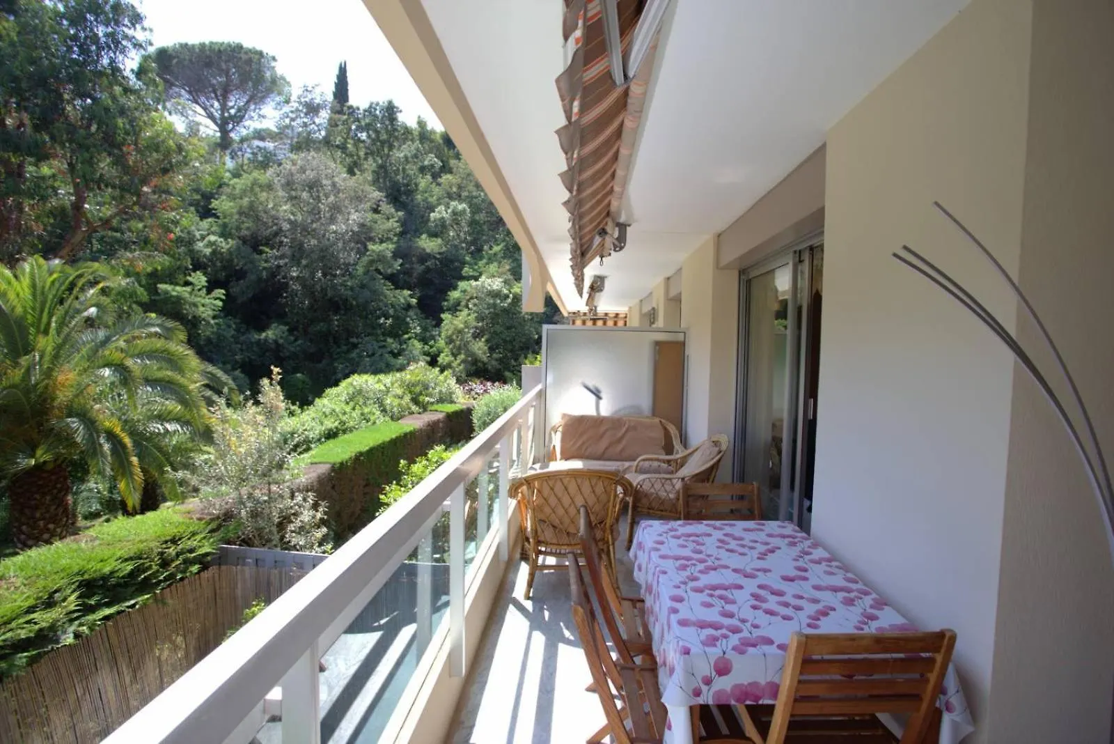 Location Appartement Trois Pieces Avec Piscine Mandelieu-la-Napoule